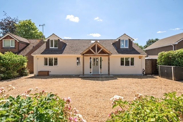 detached to rent - Holywell Close, Studham, Dunstable, Bedfordshire, LU6 - Property View 1