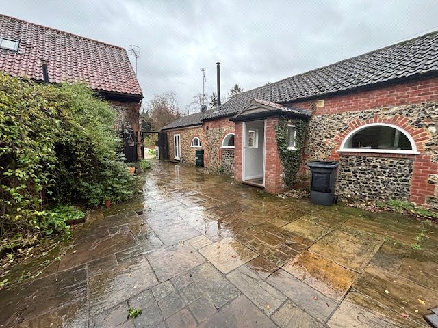 3 bedroom barn conversion to rent - Brandon Road, Hilborough, Thetford, Norfolk, IP26 - Property View 1