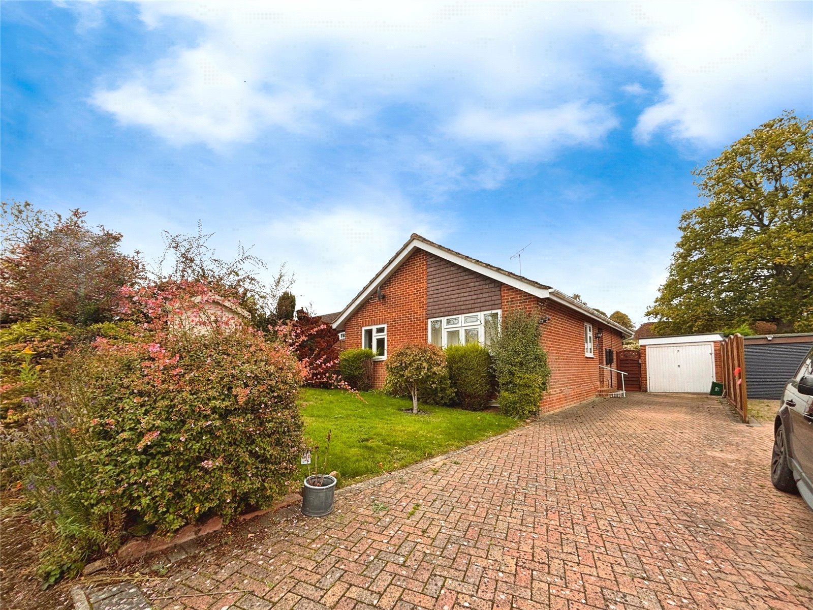 Rectory Close, Ewhurst, Cranleigh, Surrey, GU6