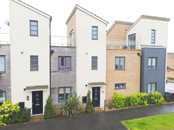 property to rent - Selkirk Drive, Oakridge Park, Milton Keynes, Buckinghamshire, MK14 - Property View 1